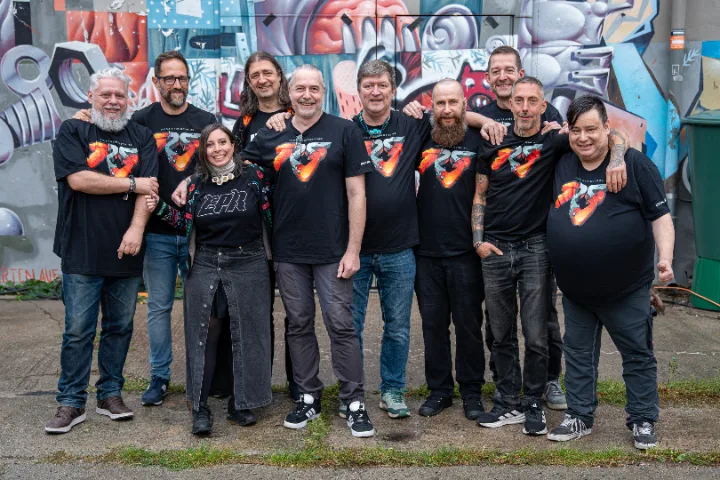 Group photo Deadline